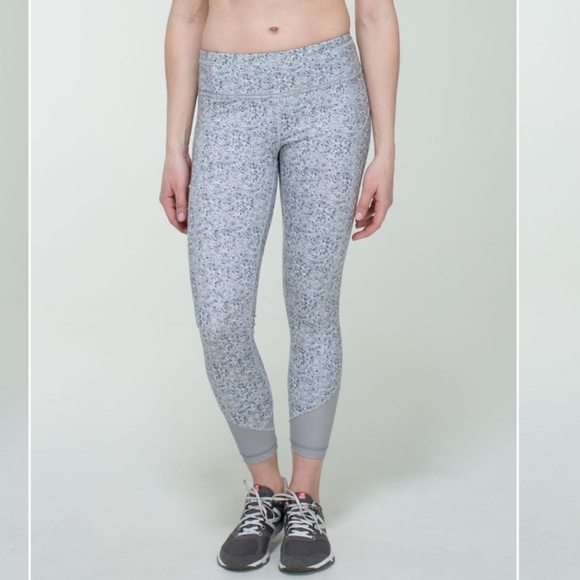 Lululemon Pace Queen Tight. Crop legging. Flower. Grey, light tan. Size 4. - Picture 1 of 15